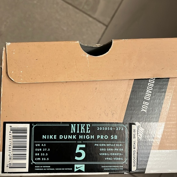 Nike SB Dunk High Metallic Gold & Green St. Patrick’s Day dunks Size 5 boys
